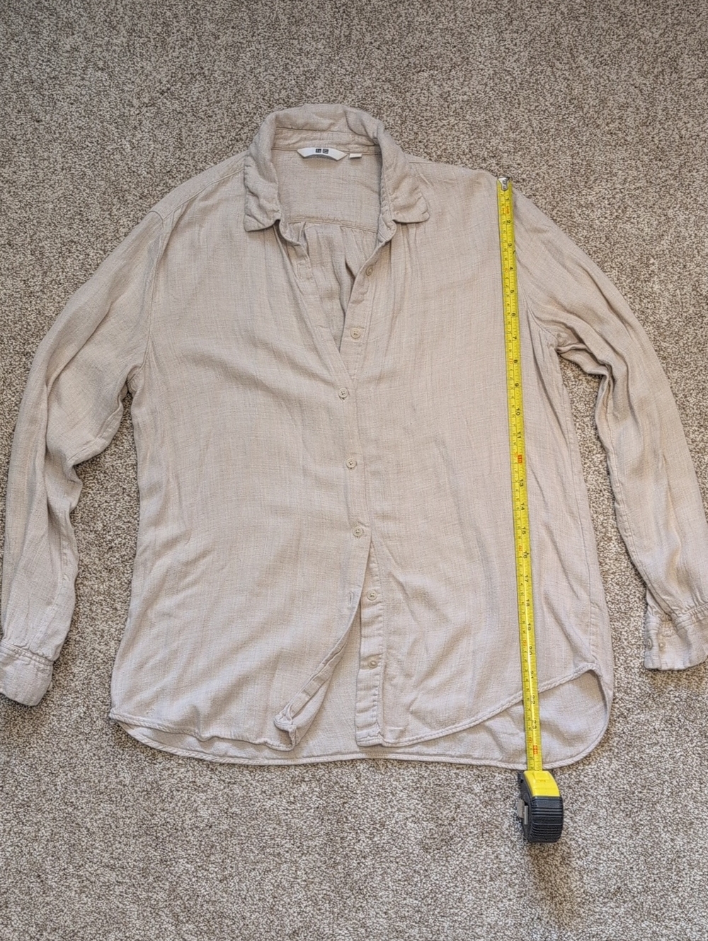 🌻 Uniqlo Beige Button-Down Long-Sleeve Shirt